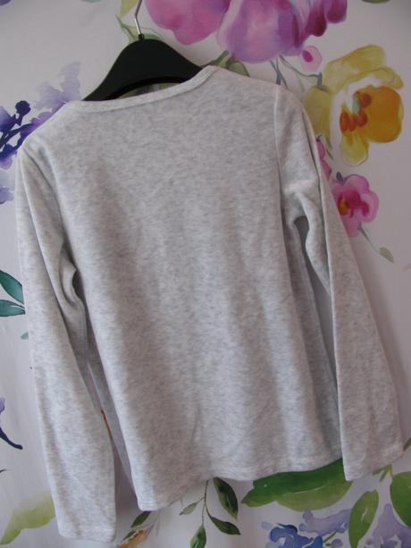 Krásná velurová světle šedá halenka s obrázkem, house,140