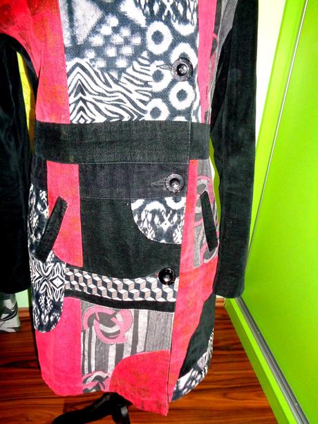 Luxusní černočervený kabát, desigual,42