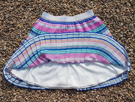 M122	dívčí skládaná elegantní sukně vel. 140, tu,134