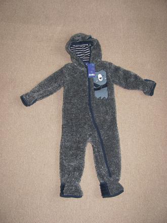 Šedý chlupatý overal, lupilu,74