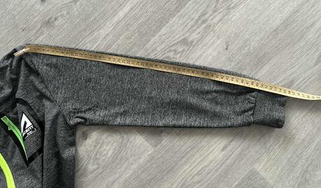 Prodám lehkou sportovní mikinu sezon vel. 140, 140