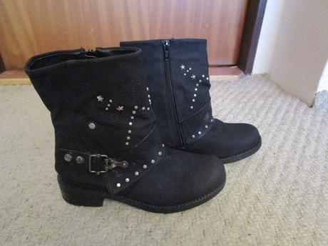 Pěkné černé kozačky, č. 37, vnitřní stélka 23 cm, 37