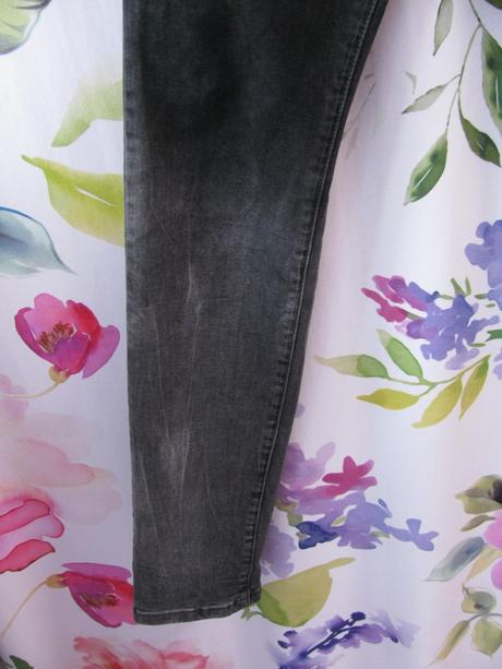 Černé elastické přiléhavé džíny ,slim, krátký sed, quiksilver,36