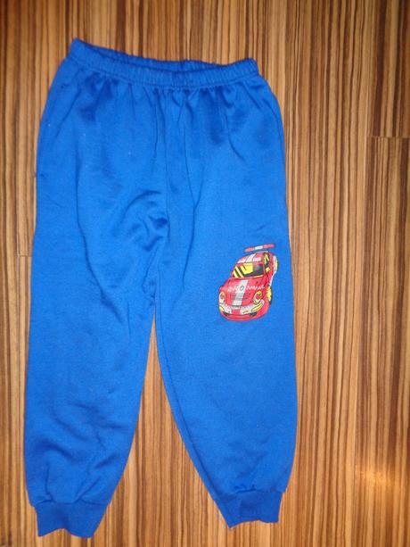 Pěkné modré tepláky s formulí, 116