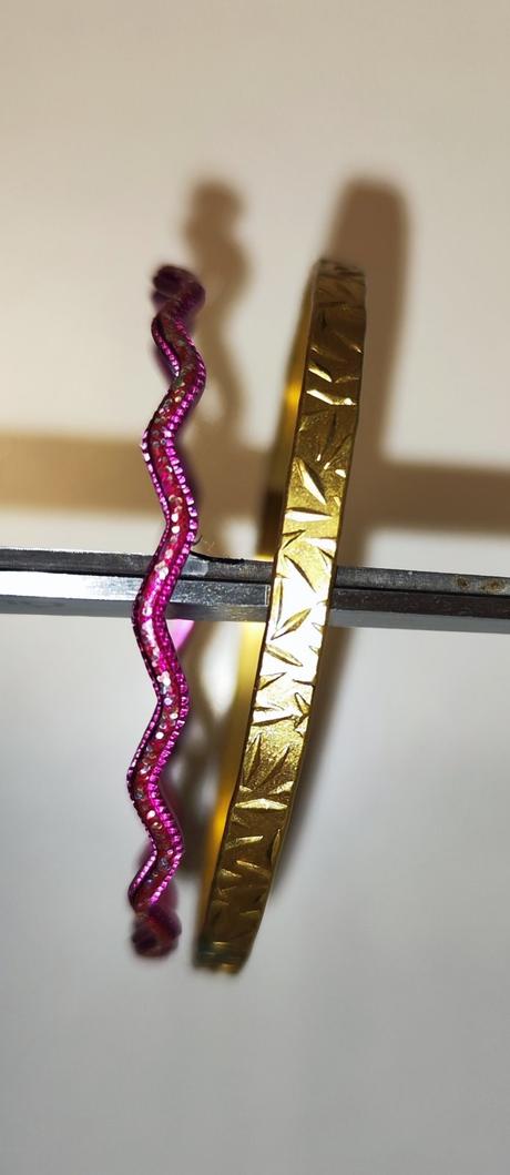 Řetízek, 4 náramky, píšťalka,