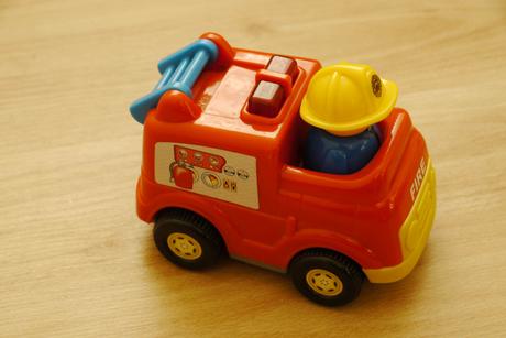 1.auticko hasici vydava zvuky,