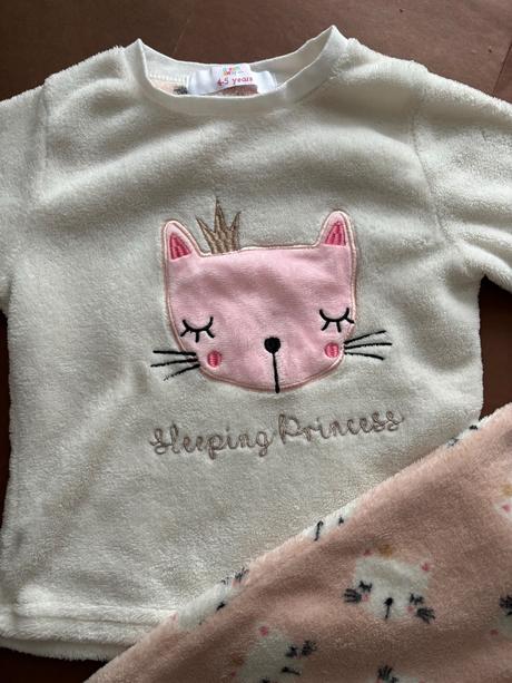 Ob/ pyžamo fleecové - v.4/5 let, 110