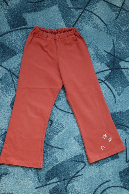 Jednoduché holčičí tepláky do zvonu, 86