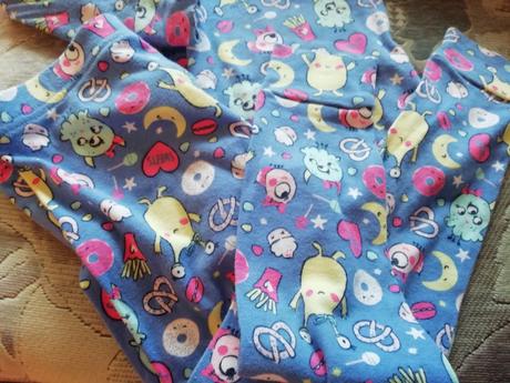 Hezké kvalitní pyžamko carters cca 3-4 roky-pěkný, carter's,98