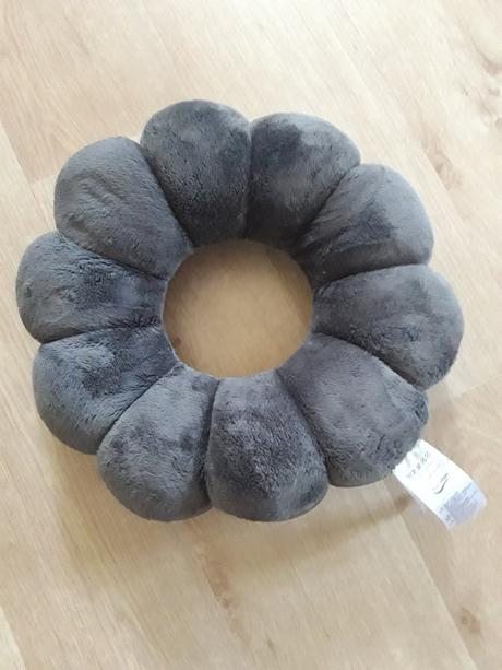 Polštářek s otvorem,