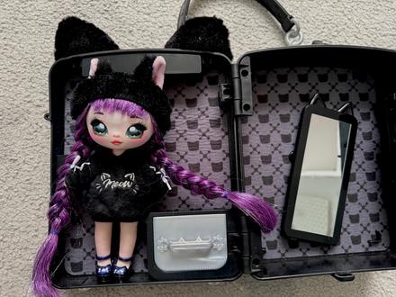 Na na na surprise čený batoh s panenkou, 