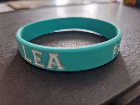 Náramek youtuberka lea, 