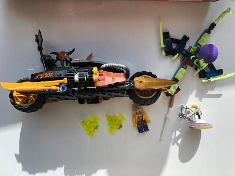 Lego ninjago 70733 výbušná motorka,