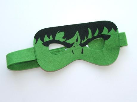 R02 škraboška na karneval,