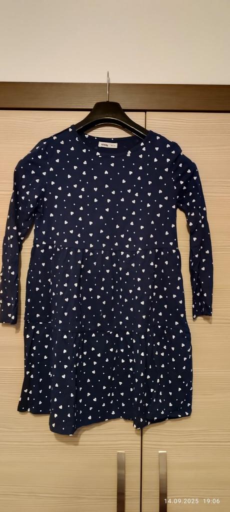 Dívčí šaty se srdíčky, sinsay,140