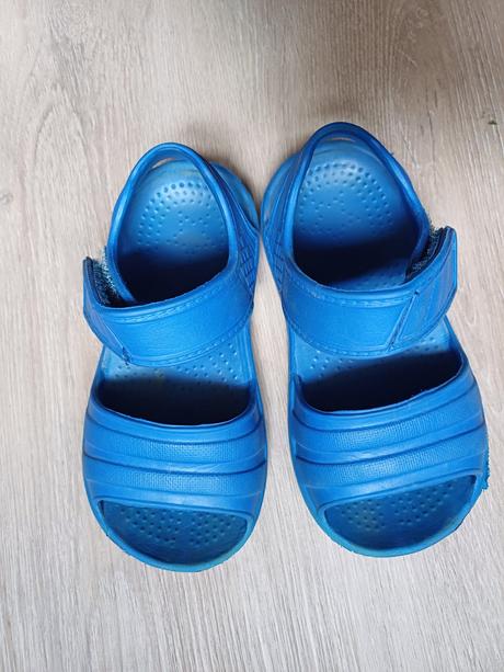 Gumové sandály, 26