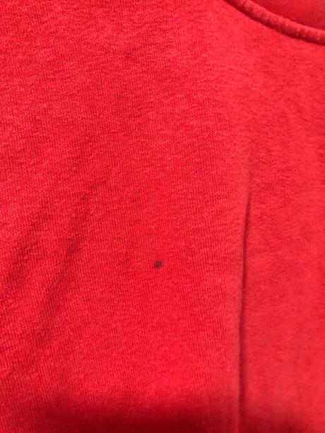 Červená mikina, 140