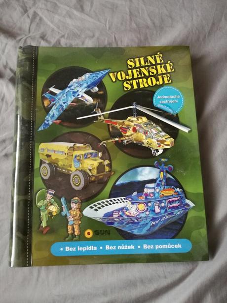 Skládačková kniha, silné vojenské stroje,