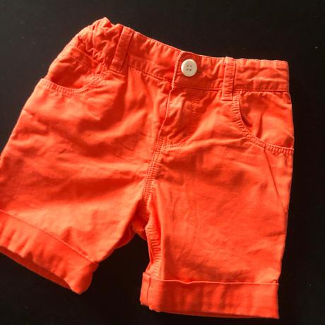 Oranžové šortky, 104