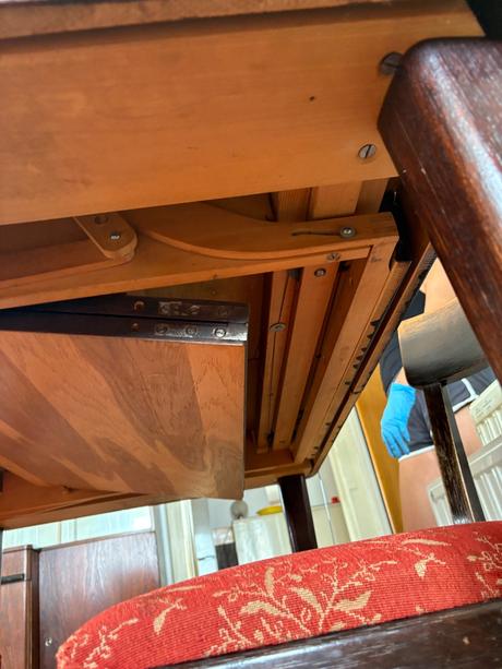 Halabala stul rozkladaci tmavé hnede drevo, 