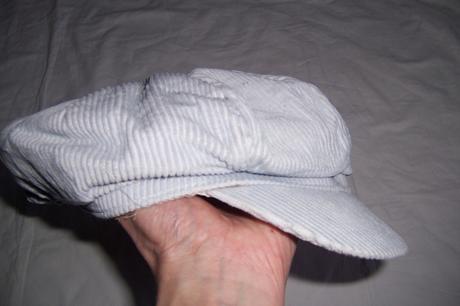 Manžestrová čepice s kšiltem, 