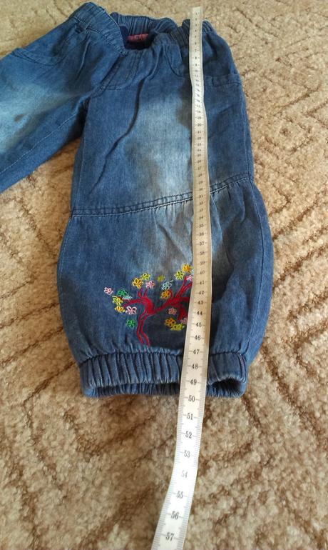 Překrásné rifličky s výšivkou vel.92 top stav, 92