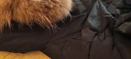 Howeer péřová bunda s páskem kapucí a kožešinou, xl