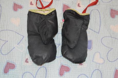 Zimní šusťákové rukavice se šňůrkou, 104