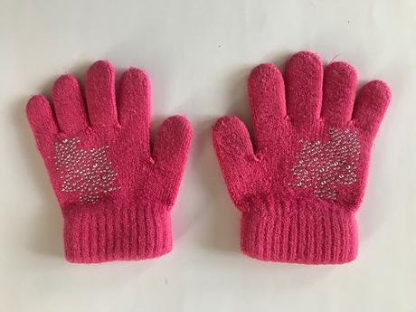 Rukavice s kamínky, 110