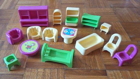 Domeček pro panenky barevný-top stav, 