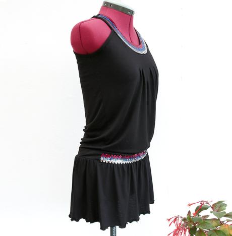 Černá dívčí tunika s barevnými flitry - 152-158, 152 / 158