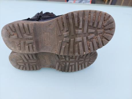 Vyšší boty, baťa,35