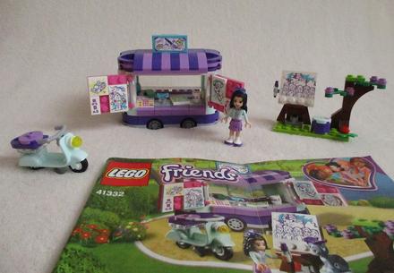 Lego friends emma a umělecký stojan, 