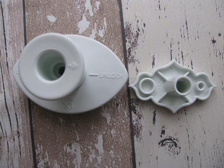 Pístový vypichovač s květinovým vzorem-plaketa, 