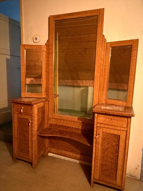 Toaletni stolek se zrcadlem,