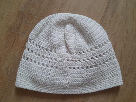 Háčkované čepičky, vel cca 52 - 54cm, 52