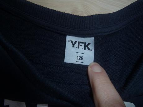 Tmavě modrá mikina s nápisem, kik,128