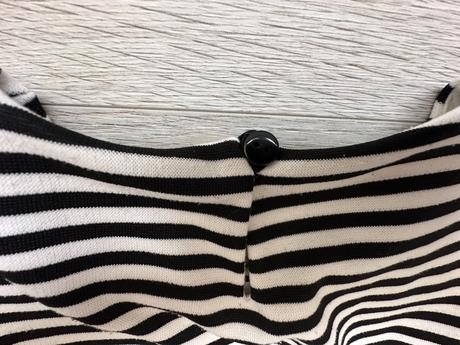 Dívčí bílo-černé pruhované šaty next, vel. 116, next,116