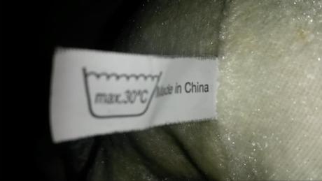 Sedící plyšový pejsek,