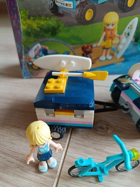 Lego friends 41364 stephanie a bugina s přívěsem, 