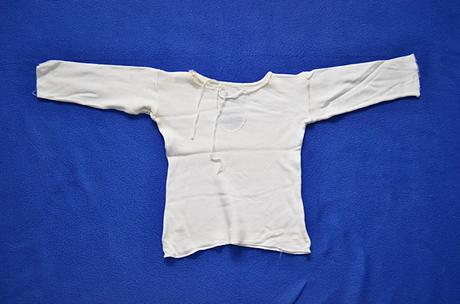 Kojenecká košilka, 56