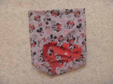Nákrčník s minnie a mickey mouse, 122