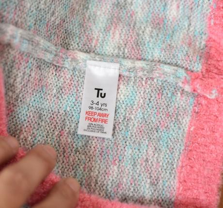 Svetr vel. 3 - 4 roky, tu,104