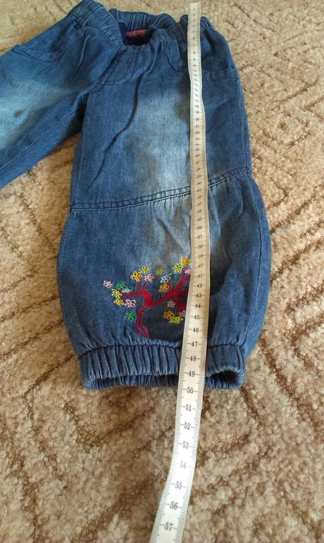 Překrásné rifličky s výšivkou vel.92 top stav, 92