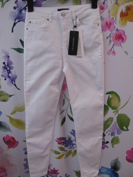 Bílé elastické přiléhavé džíny skiny, 34