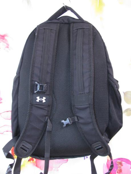 Sportovní černý batoh under armour,