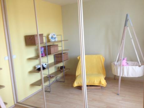 Pokojik pro mimi-kolebka leander,kreslo+policeikea,