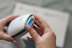 TrueLife BELLE IPL E5 – IPL epilátor se třemi druhy lamp