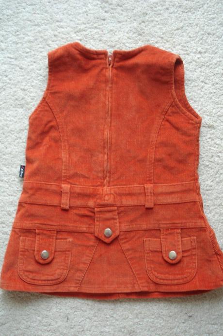 Manšestrové šatičky, 80