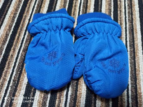 Rukavice a punčocháče, 86–98